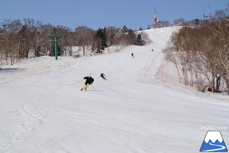 サッポロテイネ 現在積雪 215cm。山麓まで思いっきり滑れます！